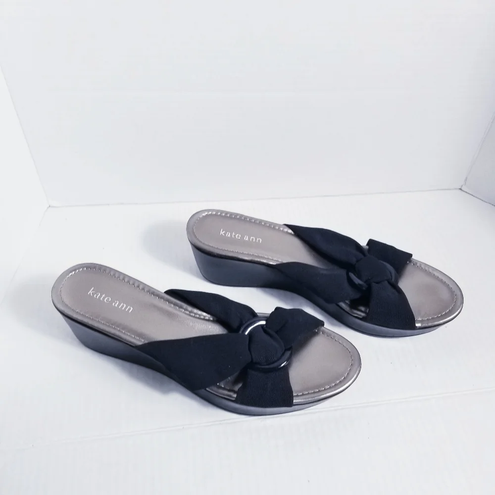 KATE ANN BLACK WEDGED SANDALS APPROX SIZE 9 (PHOTO HAS MEASUREMENT)